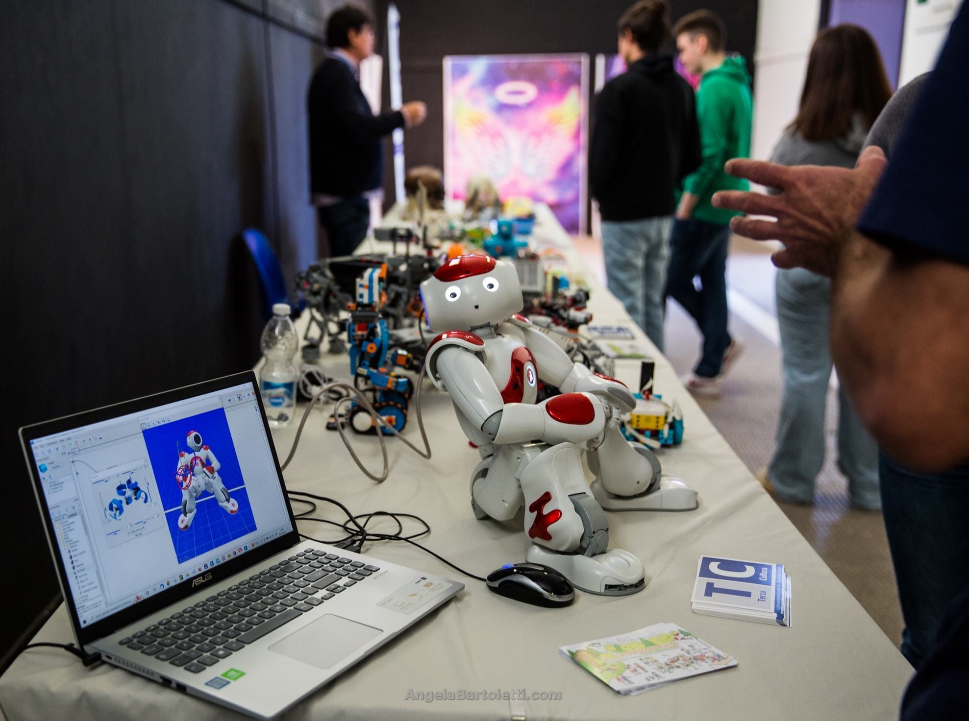 foto del robot nao programmato da una classe